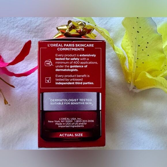 New in box! L’Oréal Revitalift Triple Power moisturizer! - Picture 2 of 11